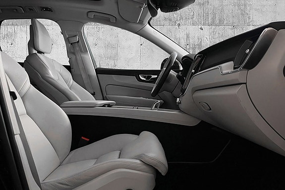 Volvo XC60 16 of 30