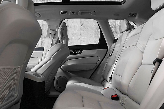 Volvo XC60 14 of 30
