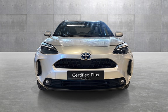 Toyota Yaris Cross 2 of 18