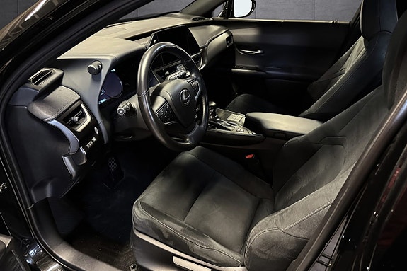 Lexus UX250h 10 of 19
