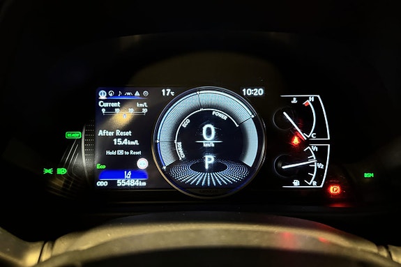 Lexus UX250h 15 of 19