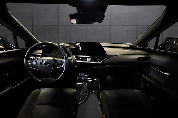 Lexus UX250h 9 of 19