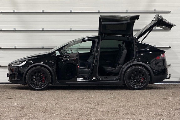 Tesla Model X 7 of 30