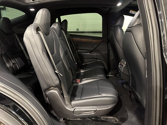 Tesla Model X 12 of 30