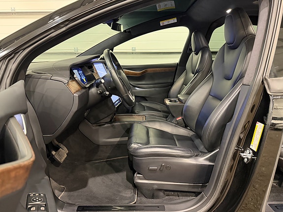 Tesla Model X 9 of 30