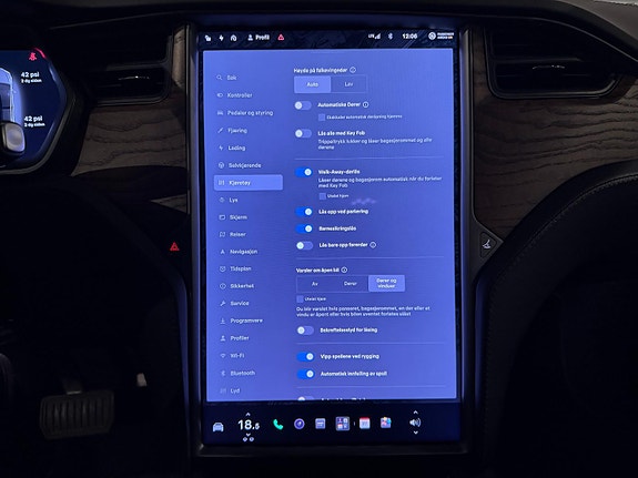 Tesla Model X 29 of 30
