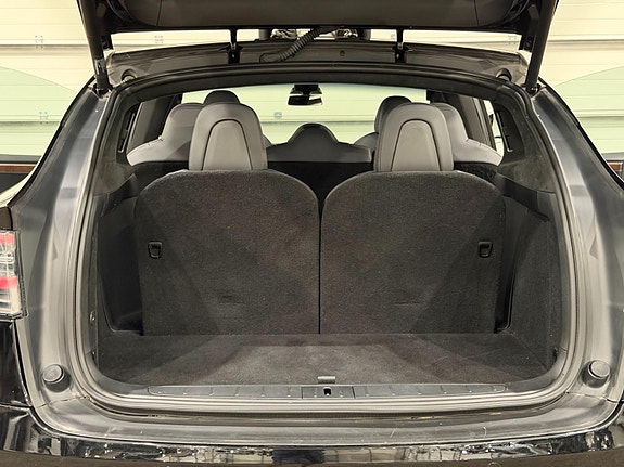 Tesla Model X 15 of 30