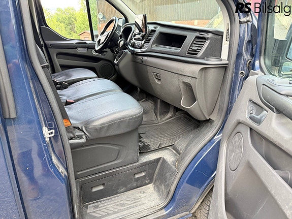 Ford Transit Custom 16 of 30