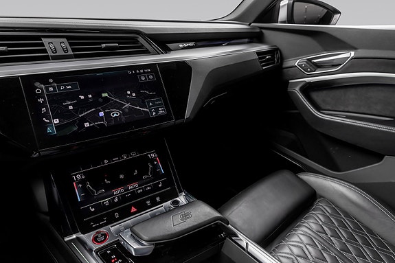 Audi e-tron S 26 of 30