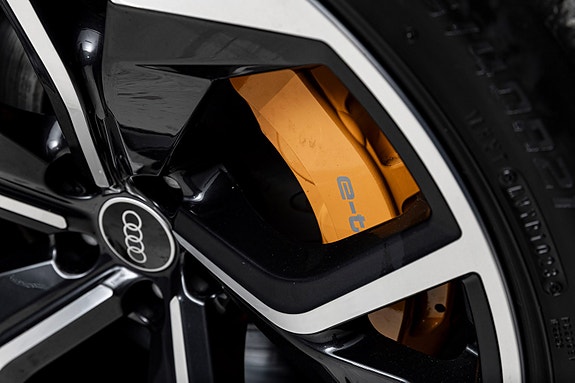 Audi e-tron S 12 of 30