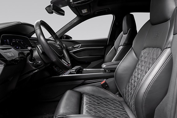 Audi e-tron S 16 of 30
