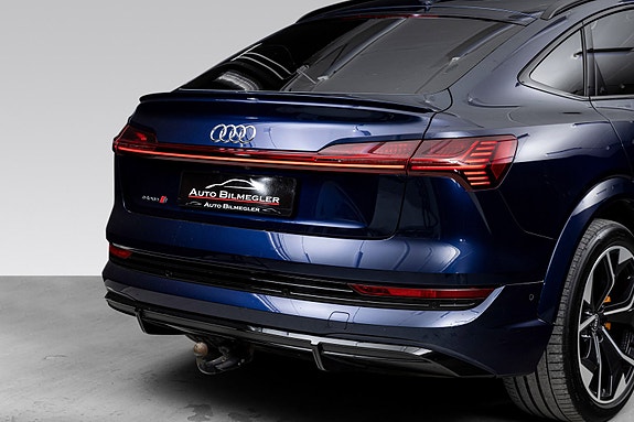 Audi e-tron S 9 of 30