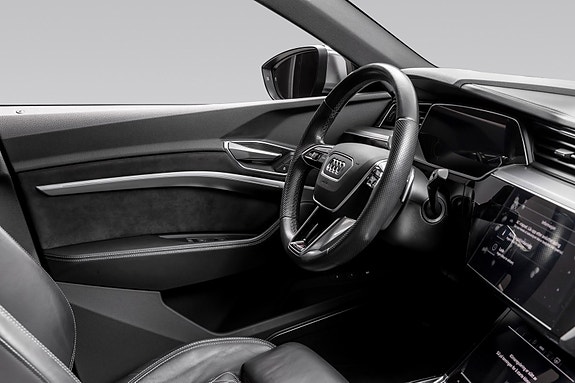 Audi e-tron S 19 of 30