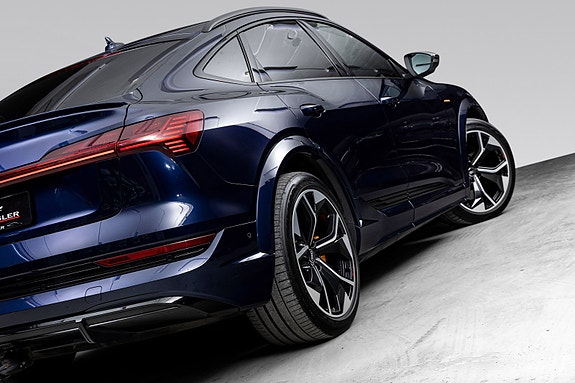Audi e-tron S 4 of 30