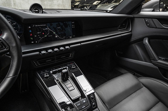 Porsche 911 Targa 4 GTS 24 of 30