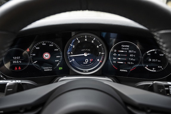 Porsche 911 Targa 4 GTS 21 of 30