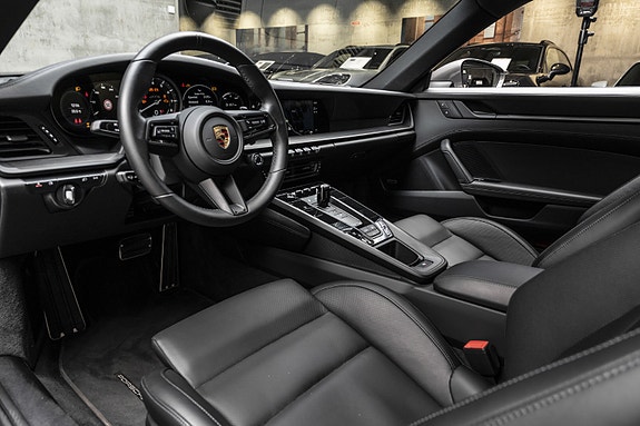 Porsche 911 Targa 4 GTS 14 of 30