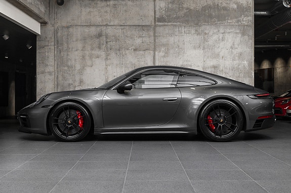 Porsche 911 Targa 4 GTS 2 of 30