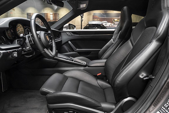 Porsche 911 Targa 4 GTS 15 of 30