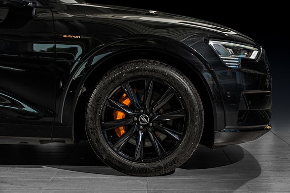 Audi e-tron 10 of 29