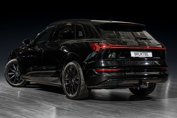 Audi e-tron 2 of 29
