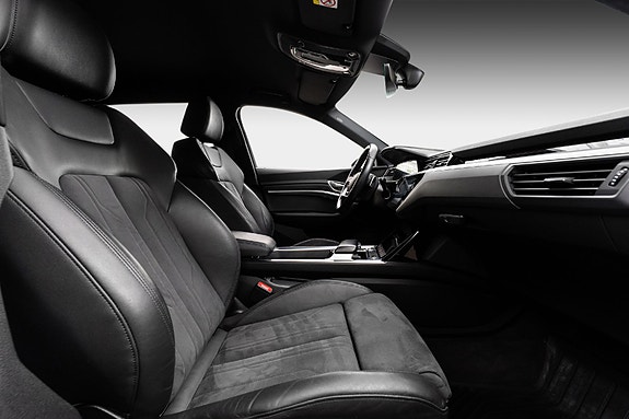 Audi e-tron 16 of 29