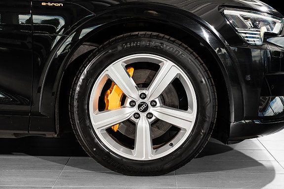 Audi e-tron 11 of 29