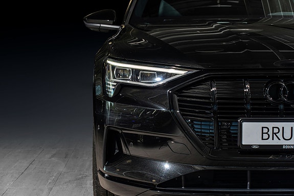 Audi e-tron 7 of 29