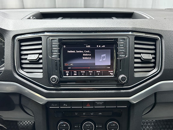 Volkswagen Amarok 27 of 30