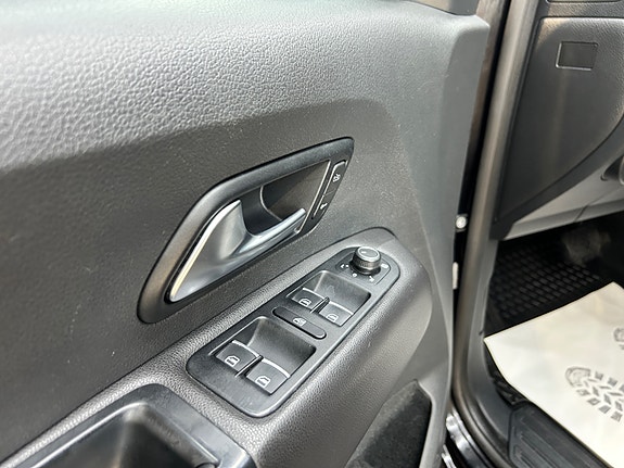 Volkswagen Amarok 14 of 30
