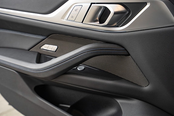 BMW i4 13 of 25
