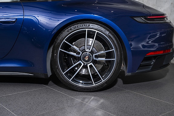 Porsche 911 Targa 4 GTS 18 of 30