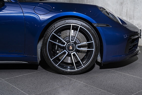Porsche 911 Targa 4 GTS 16 of 30