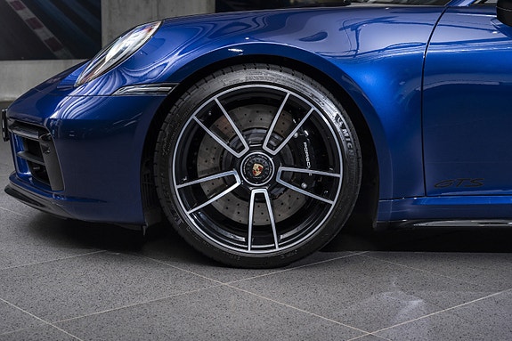 Porsche 911 Targa 4 GTS 17 of 30