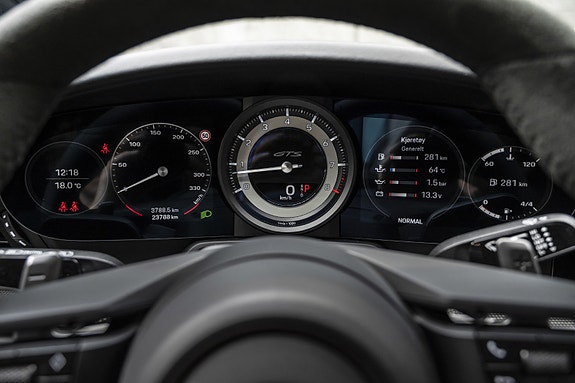 Porsche 911 Targa 4 GTS 27 of 30