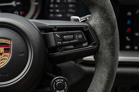 Porsche 911 Targa 4 GTS 24 of 30