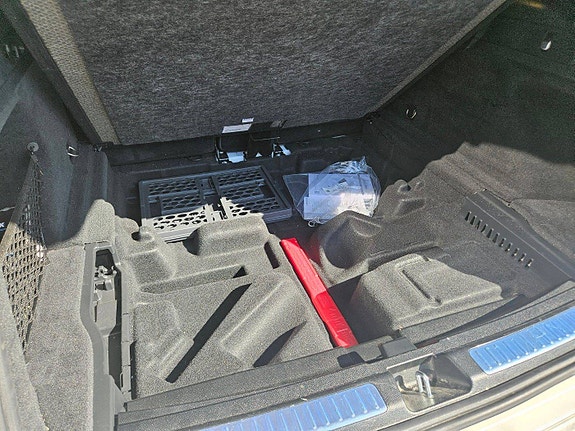 Mercedes-Benz EQC400 10 of 30