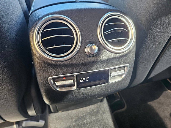 Mercedes-Benz EQC400 15 of 30
