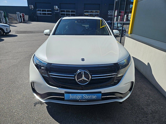 Mercedes-Benz EQC400 2 of 30