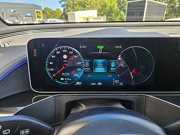 Mercedes-Benz EQC400 24 of 30