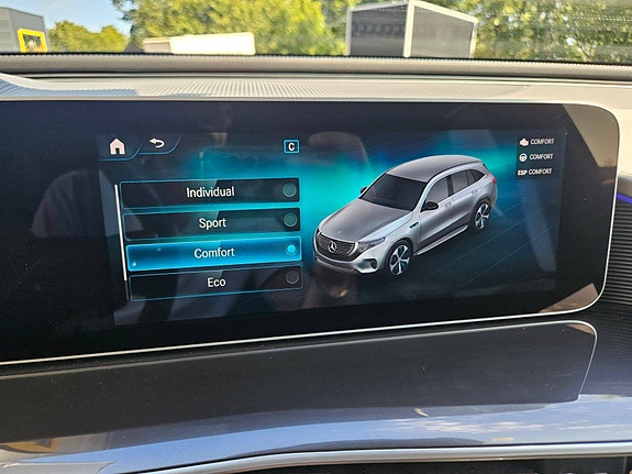 Mercedes-Benz EQC400 26 of 30