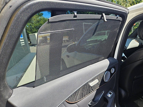 Mercedes-Benz EQC400 16 of 30