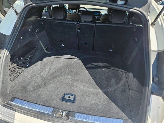 Mercedes-Benz EQC400 8 of 30