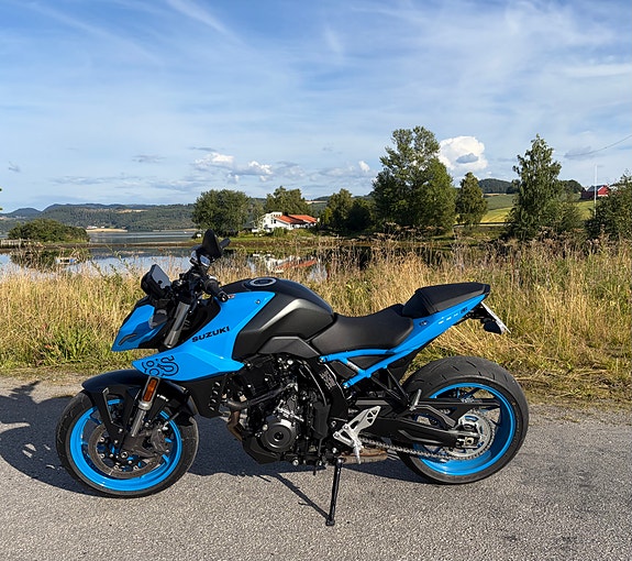 Suzuki GSX-8S 2 of 7