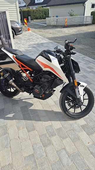 KTM 125 Duke 2 of 7