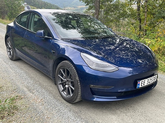 Tesla Model 3 5 of 6