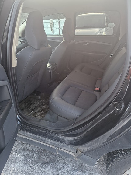 Volvo V70 8 of 18