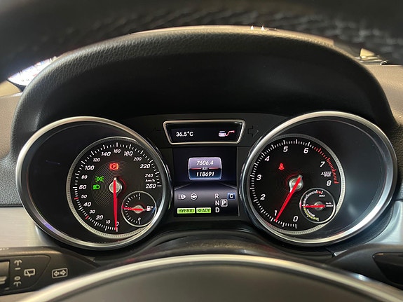 Mercedes-Benz GLE500 e 27 of 30