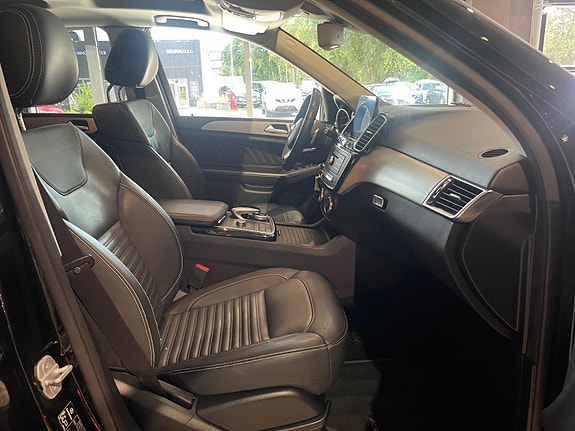 Mercedes-Benz GLE500 e 19 of 30