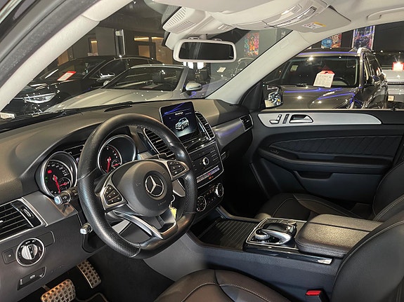 Mercedes-Benz GLE500 e 16 of 30